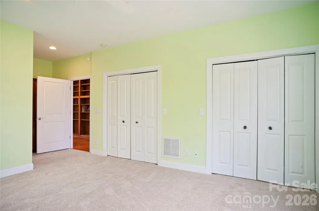 84 Deep Valley Lane Hendersonville NC 28791