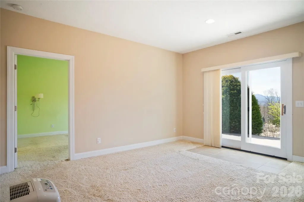 84 Deep Valley Lane Hendersonville NC 28791