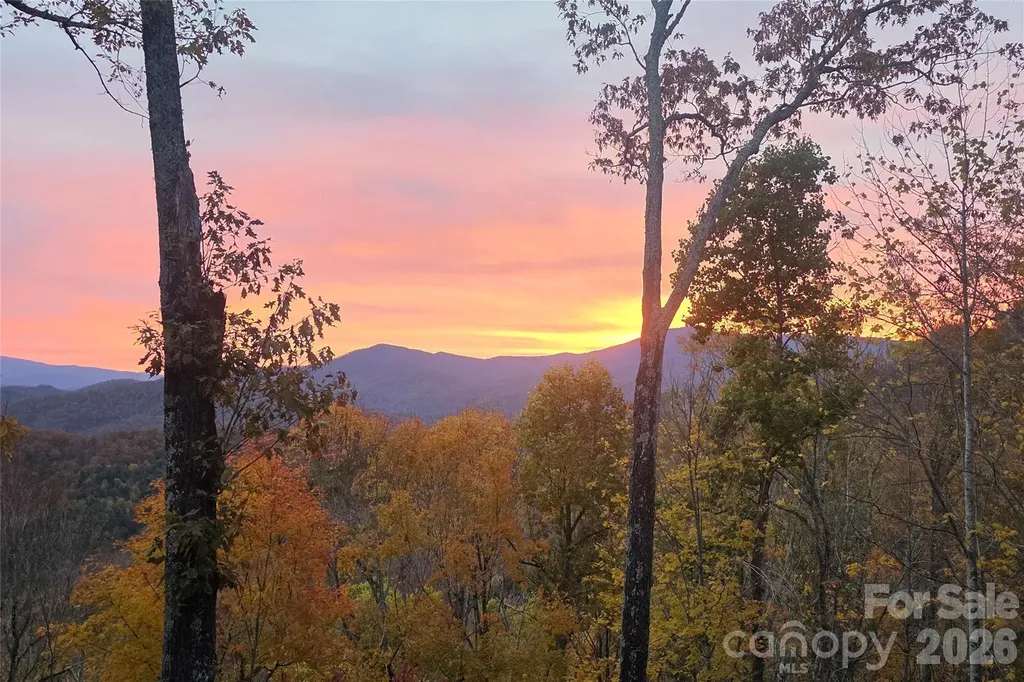 121 Stoney Falls Loop Burnsville NC 28714