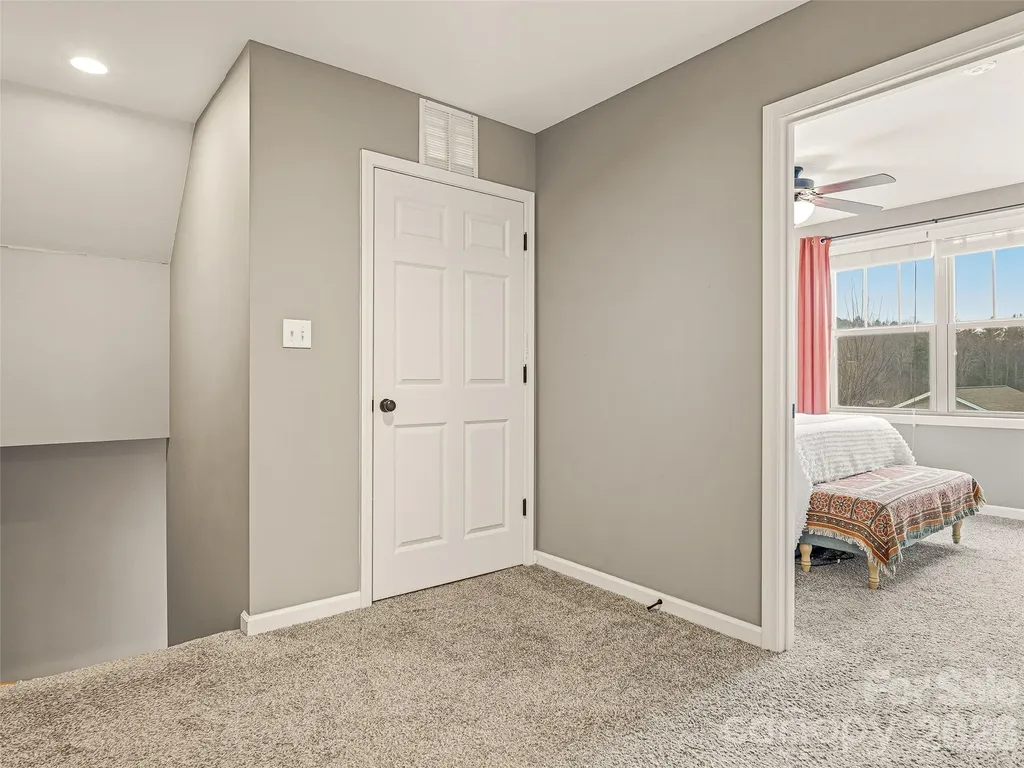 21 Yarrow Meadow Road Weaverville NC 28787
