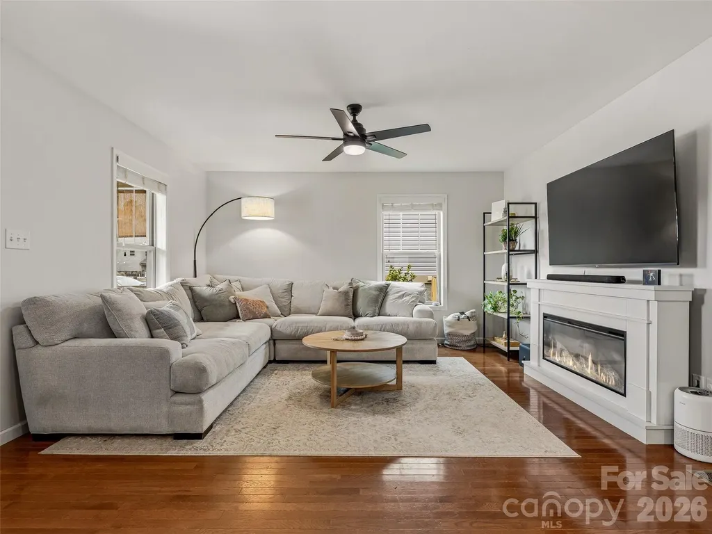 21 Yarrow Meadow Road Weaverville NC 28787