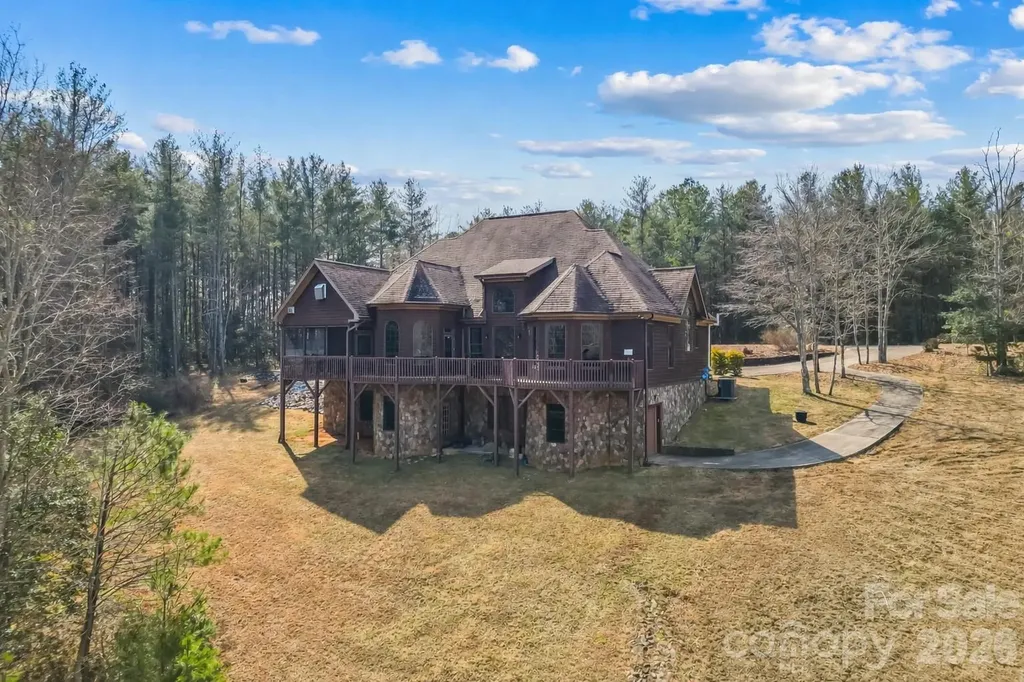 293 Bear Cliff Drive Nebo NC 28761