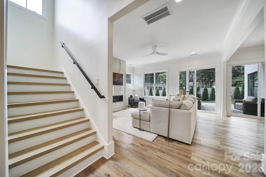 911 Laurel Creek Lane Charlotte NC 28211