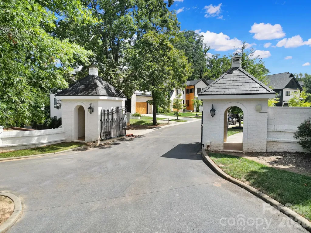 911 Laurel Creek Lane Charlotte NC 28211