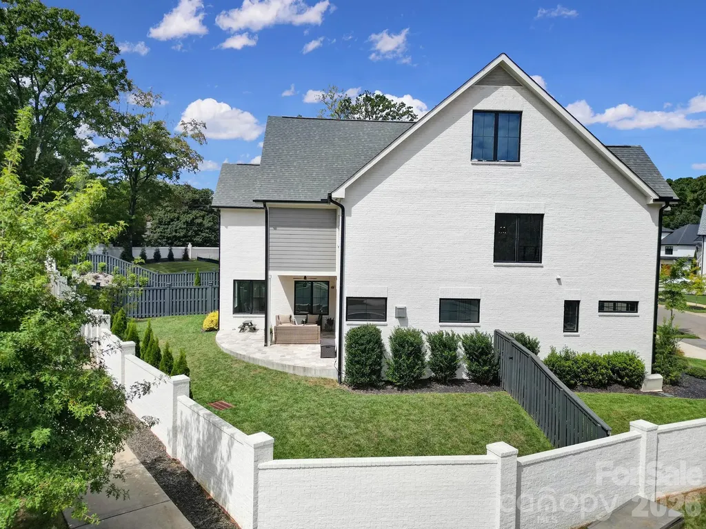 911 Laurel Creek Lane Charlotte NC 28211
