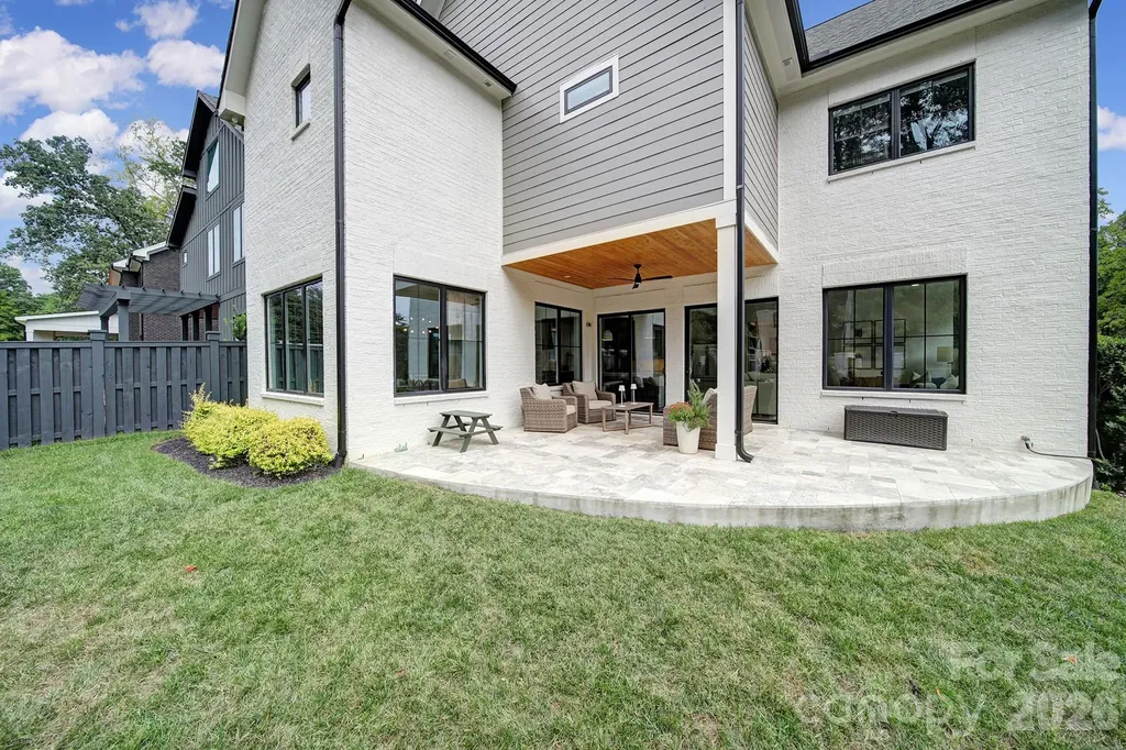 911 Laurel Creek Lane Charlotte NC 28211
