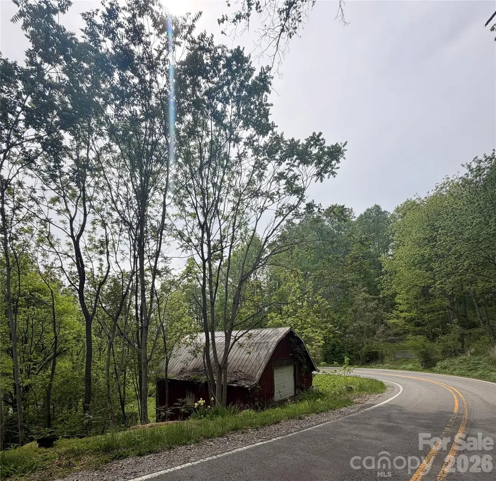1306 Fork Mountain Road Bakersville NC 28705