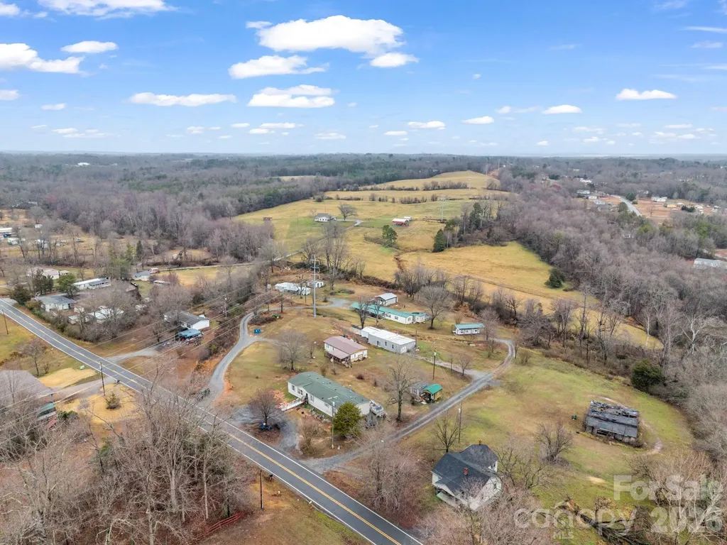 827 Old Henrietta Road Forest City NC 28043