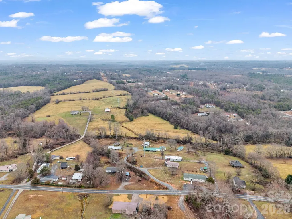 827 Old Henrietta Road Forest City NC 28043