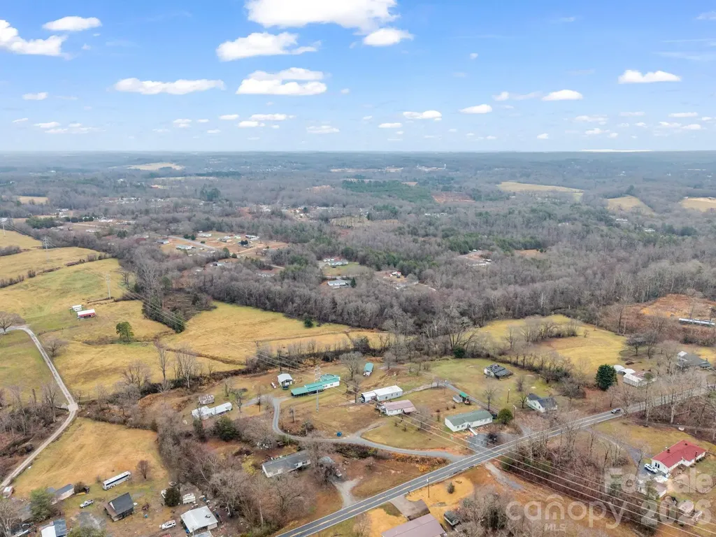 827 Old Henrietta Road Forest City NC 28043