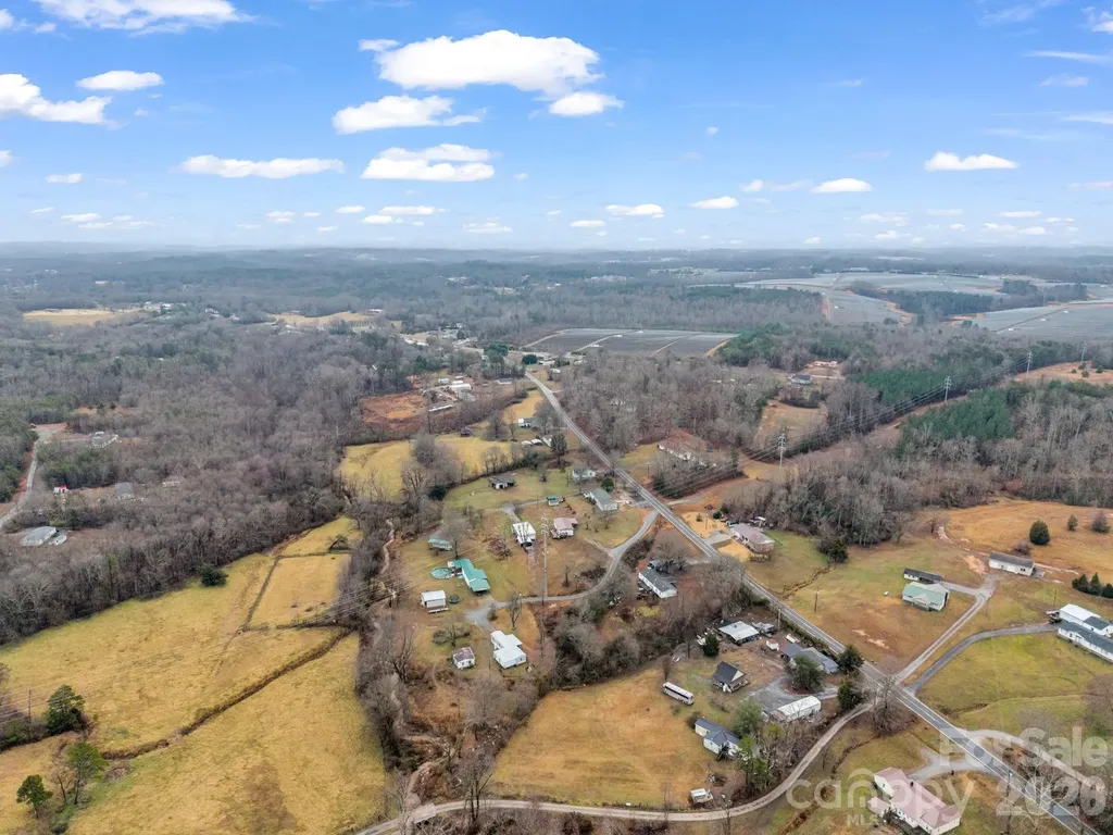 827 Old Henrietta Road Forest City NC 28043