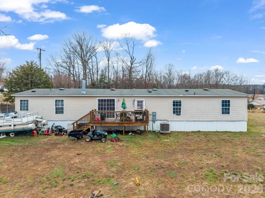 827 Old Henrietta Road Forest City NC 28043