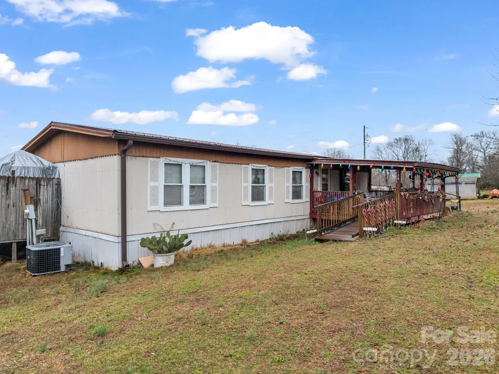 827 Old Henrietta Road Forest City NC 28043