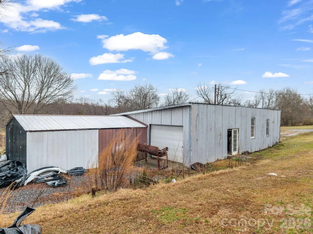 827 Old Henrietta Road Forest City NC 28043