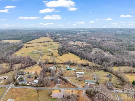 827 Old Henrietta Road Forest City NC 28043