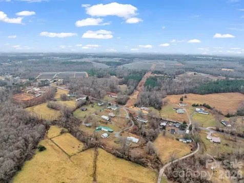827 Old Henrietta Road Forest City NC 28043