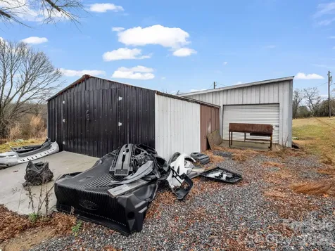 827 Old Henrietta Road Forest City NC 28043