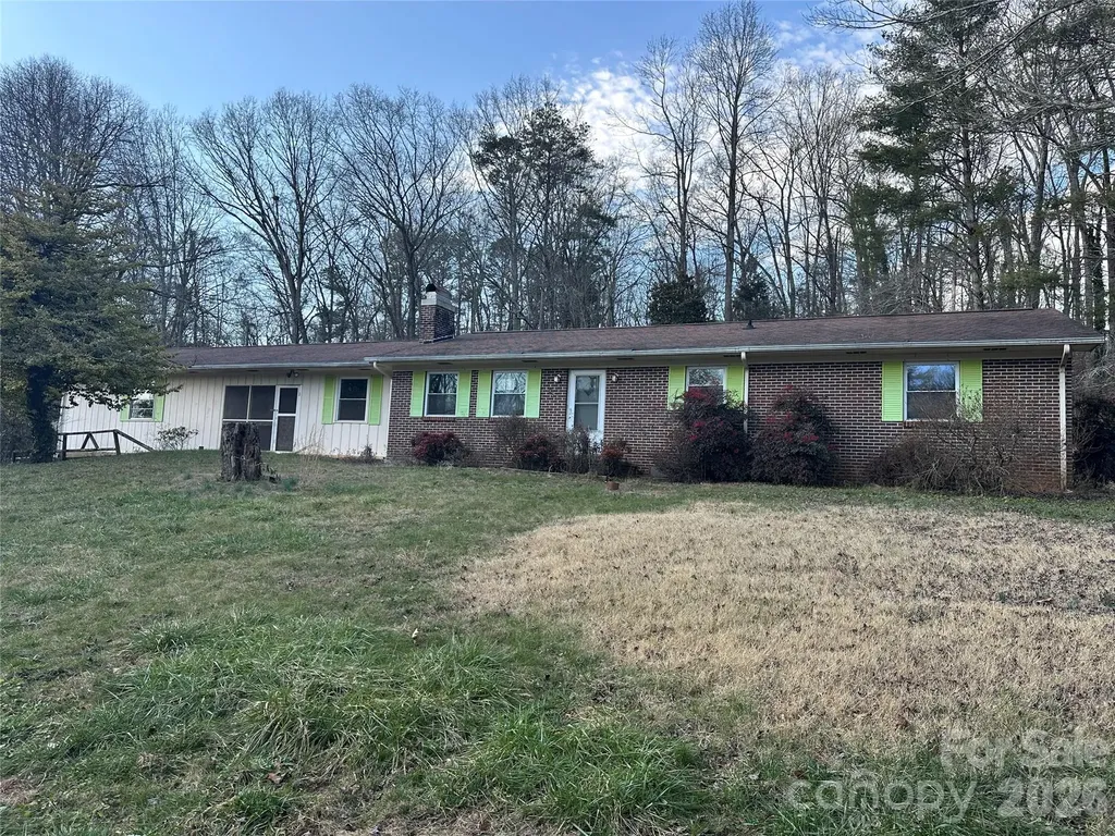 129 Ridgecrest Avenue Marble NC 28905