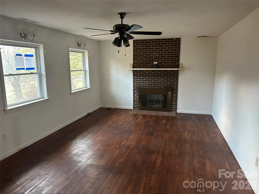 129 Ridgecrest Avenue Marble NC 28905
