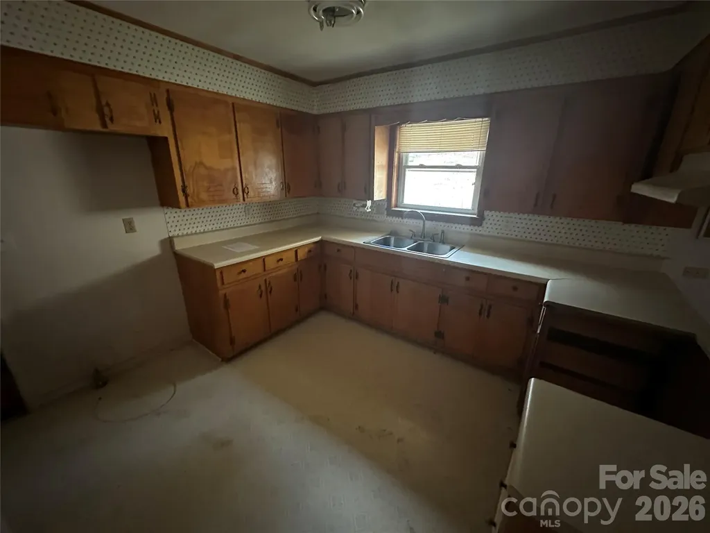 129 Ridgecrest Avenue Marble NC 28905