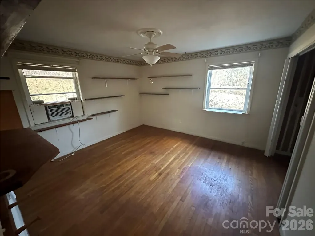 129 Ridgecrest Avenue Marble NC 28905