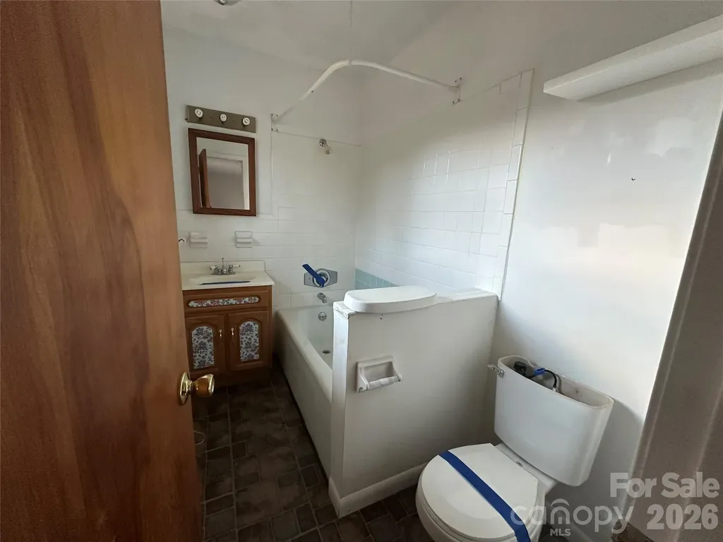 129 Ridgecrest Avenue Marble NC 28905