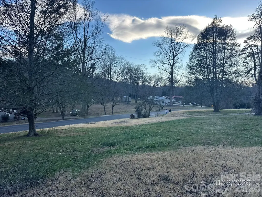 129 Ridgecrest Avenue Marble NC 28905