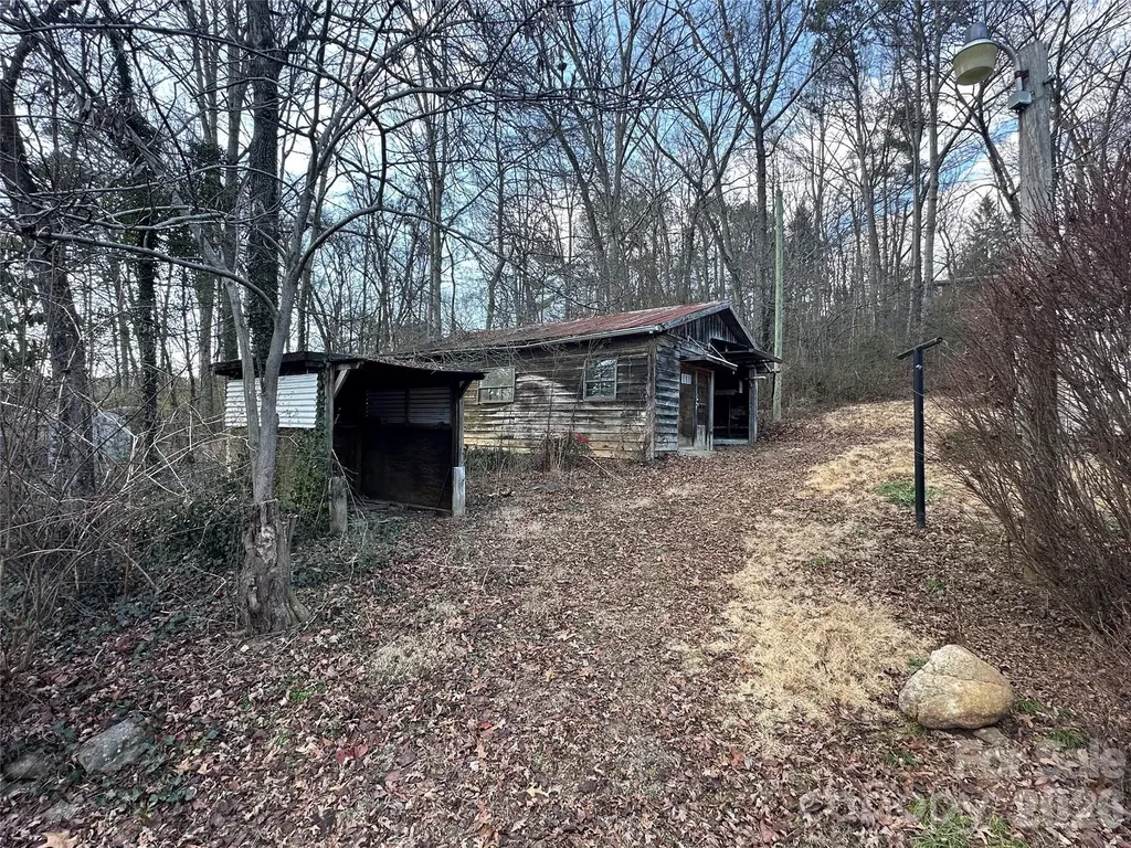129 Ridgecrest Avenue Marble NC 28905