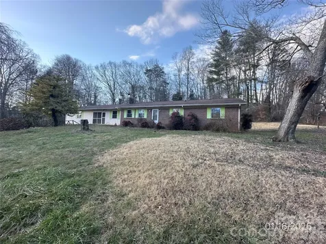 129 Ridgecrest Avenue Marble NC 28905
