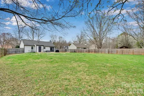 6724 Woodwedge Drive Charlotte NC 28227