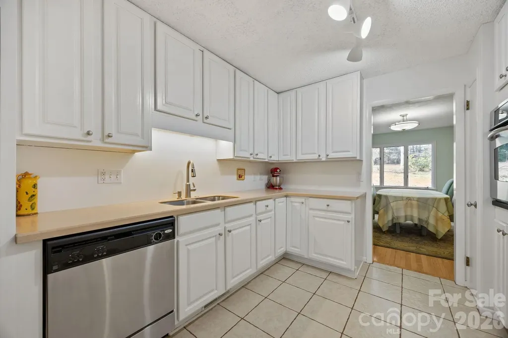 102 Crowfields Drive Asheville NC 28803