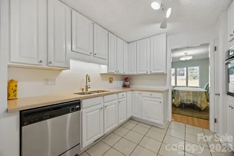 102 Crowfields Drive Asheville NC 28803