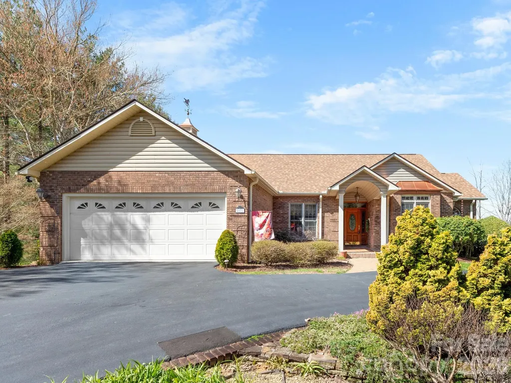 17 Ashton Forest Court Hendersonville NC 28739