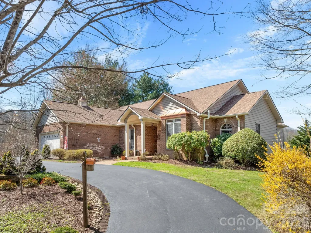17 Ashton Forest Court Hendersonville NC 28739