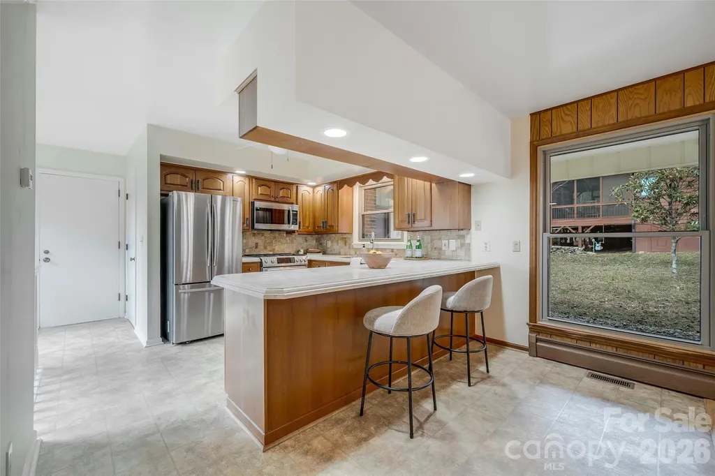 63 Pinecroft Road Asheville NC 28804