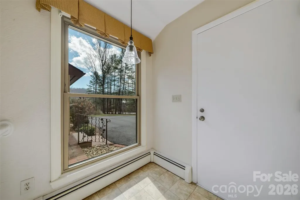 63 Pinecroft Road Asheville NC 28804