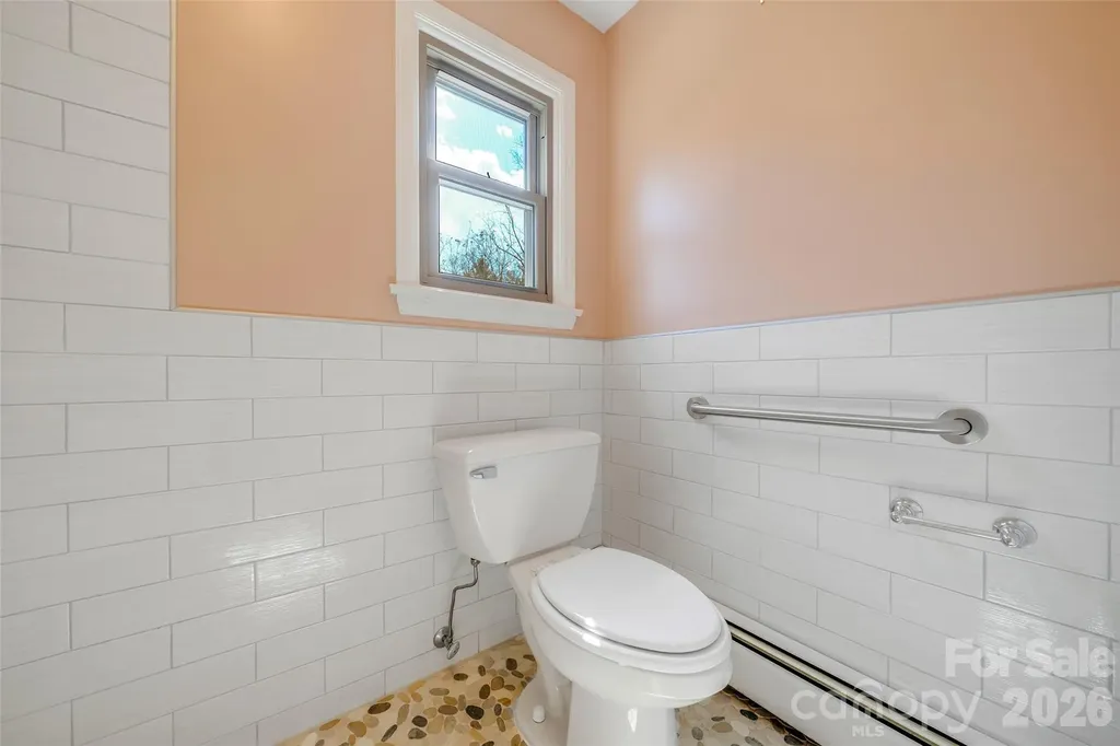 63 Pinecroft Road Asheville NC 28804