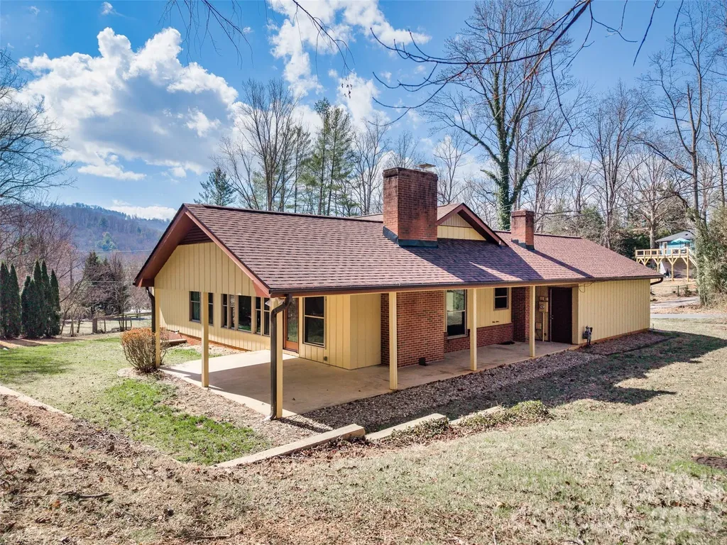 63 Pinecroft Road Asheville NC 28804