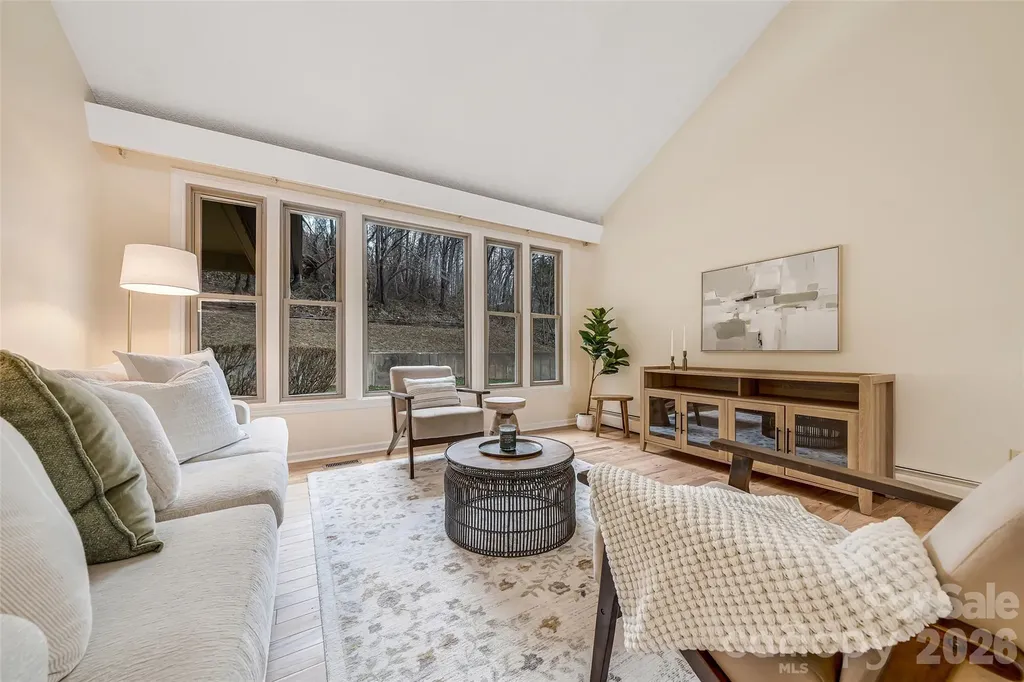 63 Pinecroft Road Asheville NC 28804