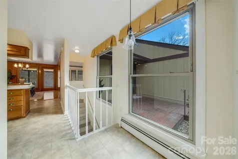 63 Pinecroft Road Asheville NC 28804
