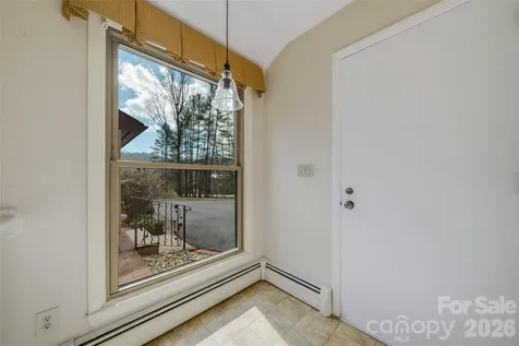 63 Pinecroft Road Asheville NC 28804