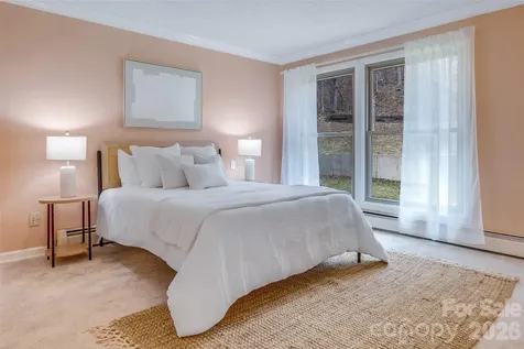 63 Pinecroft Road Asheville NC 28804