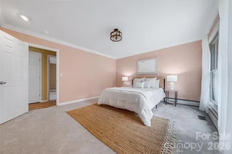 63 Pinecroft Road Asheville NC 28804