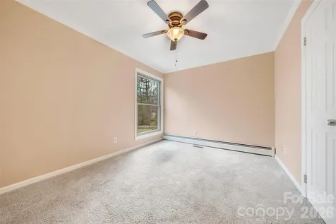 63 Pinecroft Road Asheville NC 28804