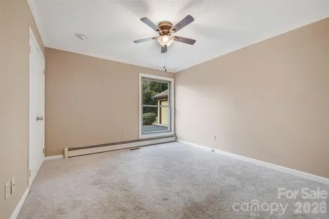 63 Pinecroft Road Asheville NC 28804