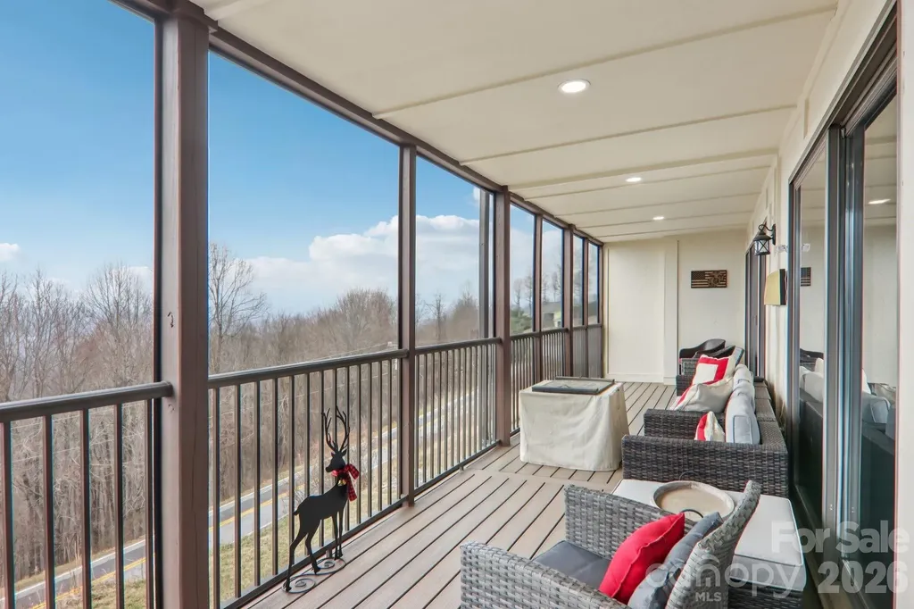 1601 Fleetwood Plaza Hendersonville NC 28739