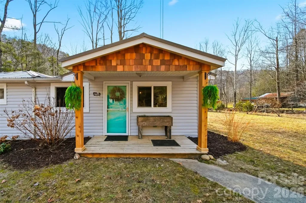 7495 Laurel Street Collettsville NC 28611