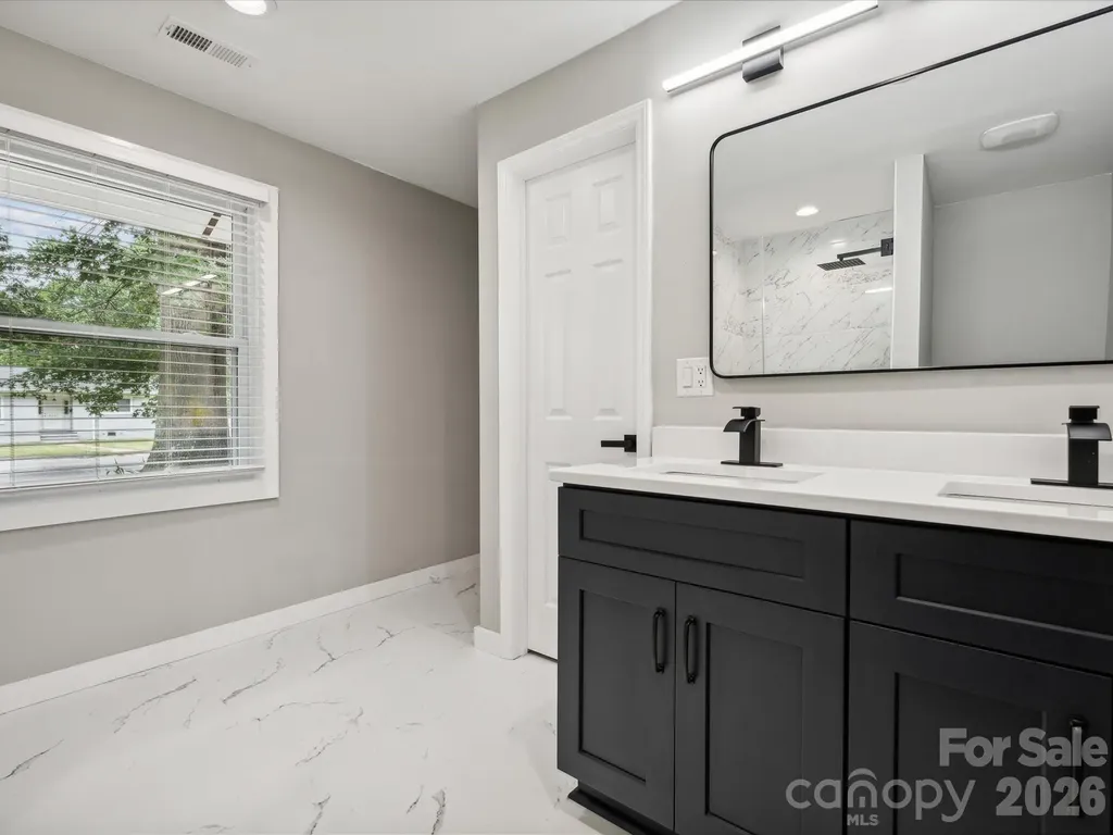 2000 Tyvola Road Charlotte NC 28210