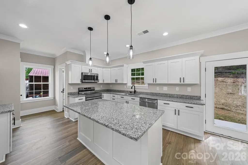 123 Tallassee Lane New London NC 28127