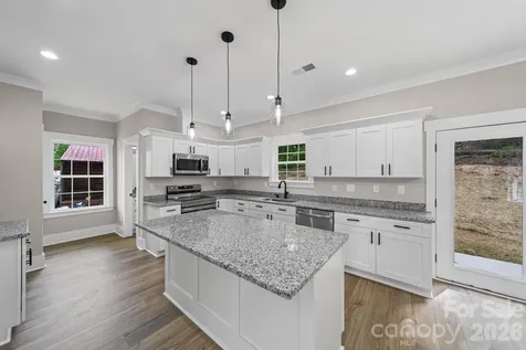 123 Tallassee Lane New London NC 28127
